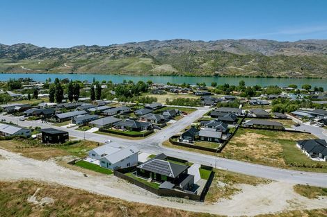 Photo of property in 27 Stratford Drive, Mount Pisa, Cromwell, 9383