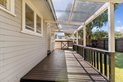 Photo of property in 24 Mackenzie Street, Te Atatu South, Auckland, 0610