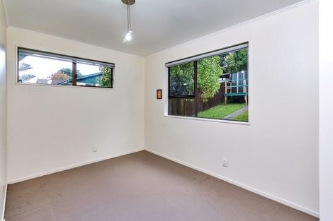 Photo of property in 39 Trias Road, Totara Vale, Auckland, 0629