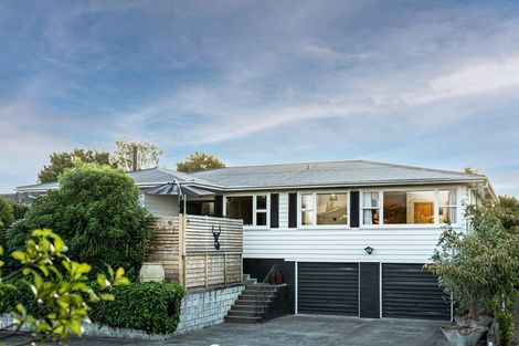 Photo of property in 15 Swansea Street, Hokowhitu, Palmerston North, 4410