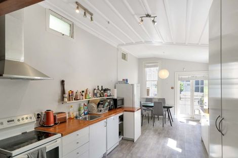 Photo of property in 14 Elizabeth Street, Mount Victoria, Wellington, 6011