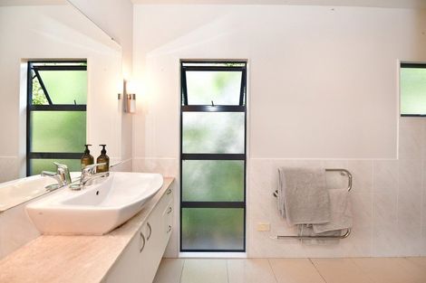 Photo of property in 15 Maire Road, Orewa, 0931