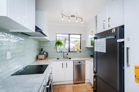 Photo of property in 27 Newton Place, Westbrook, Palmerston North, 4412