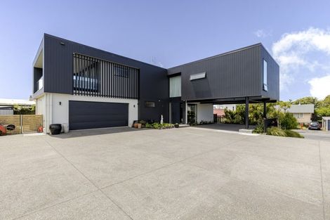 Photo of property in 8 Kowhai Street, Strandon, New Plymouth, 4312