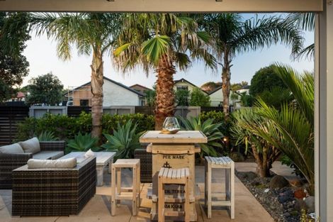 Photo of property in 128 Dickson Road, Papamoa Beach, Papamoa, 3118