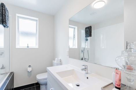 Photo of property in 5 Stitchbird Crescent, Papakura, 2110