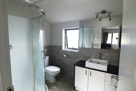 Photo of property in 28b Roberts Road, Glenfield, Auckland, 0629