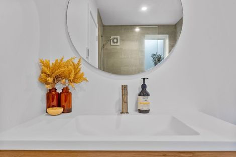 Photo of property in 37a Parr Terrace, Castor Bay, Auckland, 0620