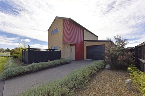 Photo of property in 18 Kahukura Road, Broomfield, Christchurch, 8042