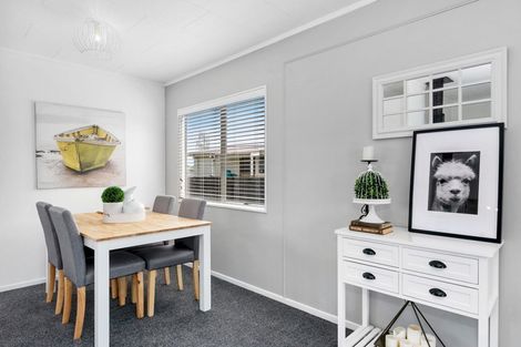 Photo of property in 24 Garland Drive, St Andrews, Hamilton, 3200