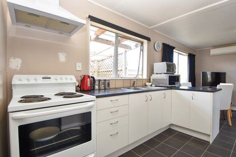 Photo of property in 16 Fisher Place, Carterton, 5713