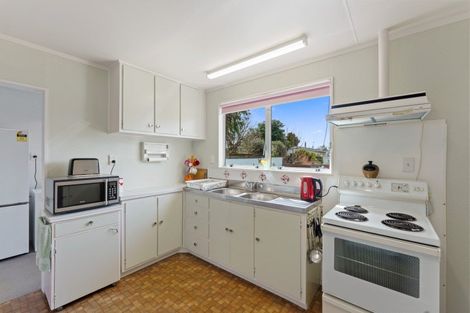 Photo of property in 8a-b Sharda Grove, Paraparaumu Beach, Paraparaumu, 5032