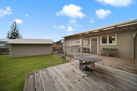 Photo of property in 19 Clendon Place, Manurewa, Auckland, 2102