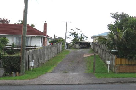Photo of property in 1/5 Matipo Road, Te Atatu Peninsula, Auckland, 0610