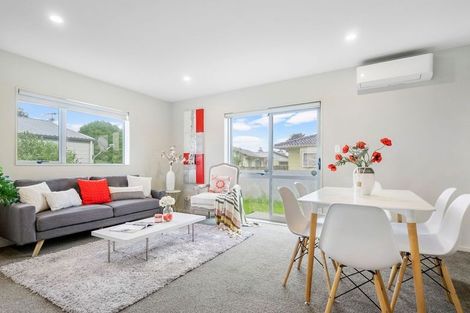 Photo of property in 2/1 Clarice Place, Takanini, 2112