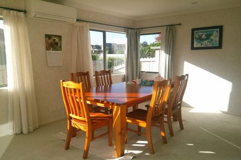 Photo of property in 1/28 Bernie Edwards Place, Botany Downs, Auckland, 2010