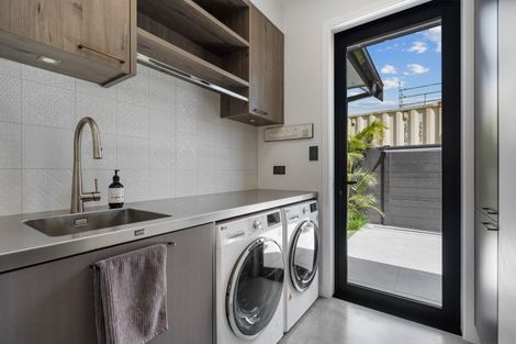 Photo of property in 8 Torea Lane, One Tree Point, 0118