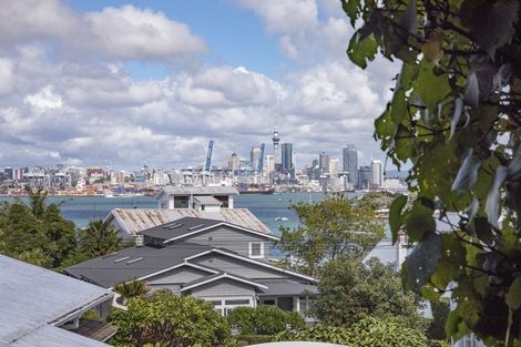 Photo of property in 27 Jubilee Avenue, Devonport, Auckland, 0624