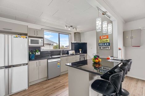 Photo of property in 11c Bamboo Grove, Kelston, Auckland, 0602