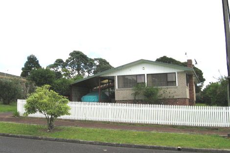 Photo of property in 17 Windermere Crescent, Blockhouse Bay, Auckland, 0600