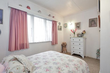 Photo of property in 443 Dalcross Street, Mayfair, Hastings, 4122