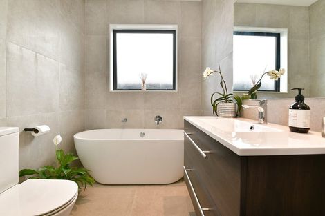 Photo of property in 29 Papa Orchard Drive, Kumeu, 0810