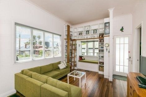 Photo of property in 22 Poplar Grove, Thorndon, Wellington, 6011