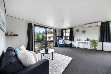 Photo of property in 2/76 Parrs Cross Road, Henderson, Auckland, 0612