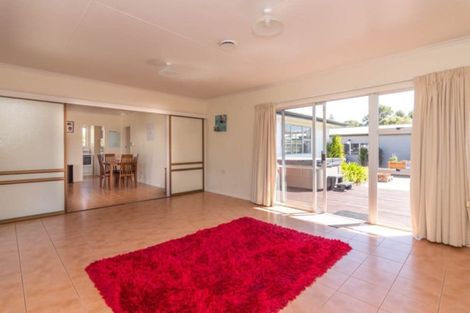 Photo of property in 15 Pinedale Parade, Milson, Palmerston North, 4414