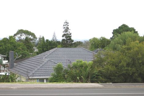 Photo of property in 2/410 Glenfield Road, Glenfield, Auckland, 0629