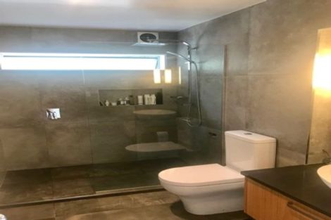 Photo of property in 16 Prestige Place, Castor Bay, Auckland, 0620