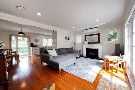 Photo of property in 1/73 Verran Road, Birkenhead, Auckland, 0626