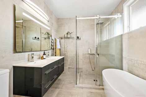 Photo of property in 47 Lysander Crescent, Beach Haven, Auckland, 0626