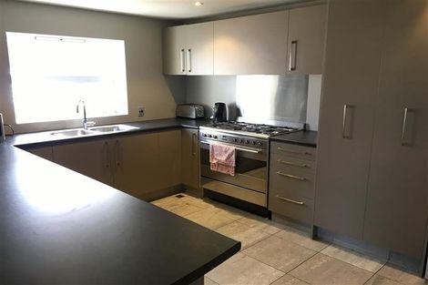 Photo of property in 1/2 Manor Place, Dunedin Central, Dunedin, 9016