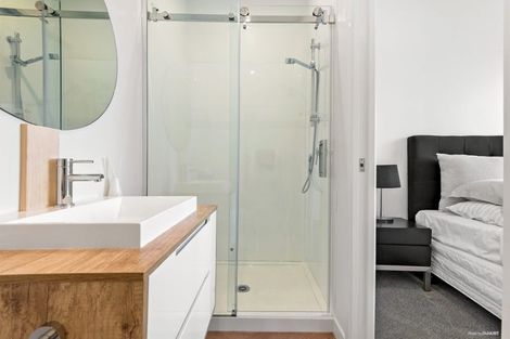 Photo of property in 35 Lewis Road, Pakuranga, Auckland, 2010