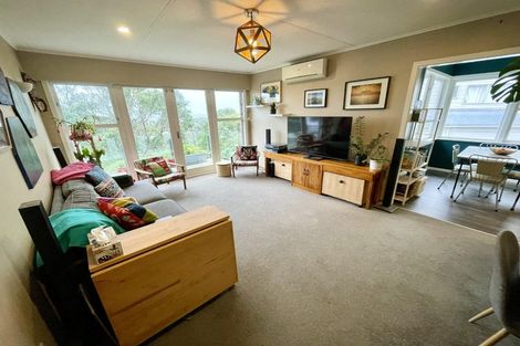 Photo of property in 19 Salford Street, Newlands, Wellington, 6037