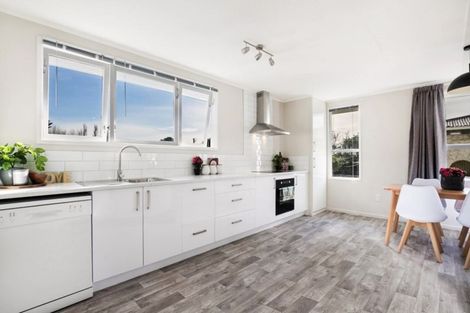 Photo of property in 5 Sutton Avenue, Mangere East, Auckland, 2024