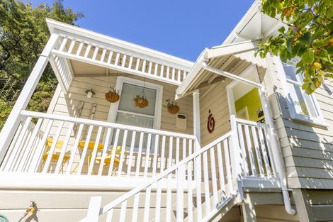 Photo of property in 27 Main Street, Hospital Hill, Napier, 4110