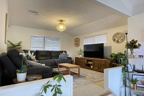 Photo of property in 947 East Coast Road, Torbay, Auckland, 0630