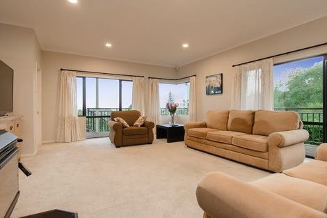 Photo of property in 60 Polo Prince Drive, Totara Park, Manurewa, 2576
