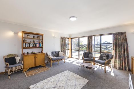 Photo of property in 61 Turitea Road, Fitzherbert, Palmerston North, 4472