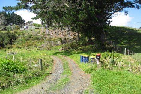 Photo of property in 138 Bethells Road, Waitakere, Henderson, 0781