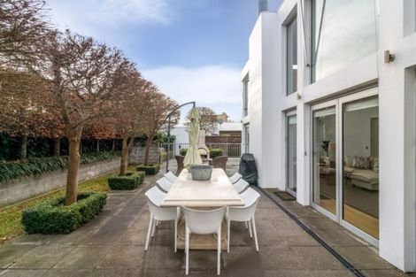 Photo of property in 100 Glandovey Road, Fendalton, Christchurch, 8052