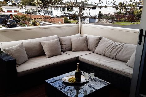 Photo of property in 44 Nevada Drive, Merrilands, New Plymouth, 4312