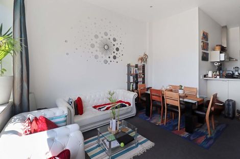Photo of property in Stadium Garden Flats, 209/107 Thorndon Quay, Pipitea, Wellington, 6011