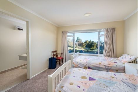 Photo of property in 5 Pukenamu Road, Rainbow Point, Taupo, 3330