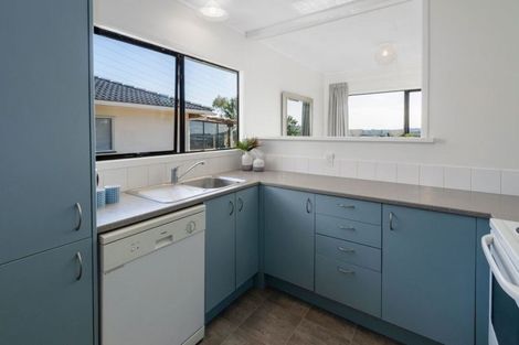 Photo of property in 16 Santiago Crescent, Unsworth Heights, Auckland, 0632