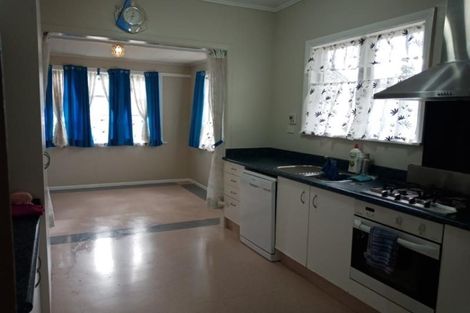 Photo of property in 11 Savage Crescent, Upper Hutt Central, Upper Hutt, 5018