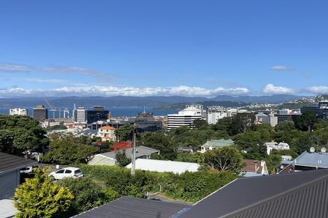 Photo of property in 13a Upper Lewisville Terrace, Thorndon, Wellington, 6011