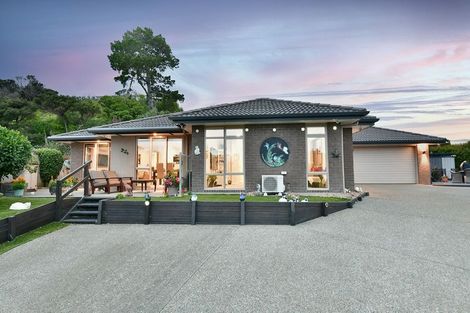 Photo of property in 25 Waldorf Crescent, Orewa, 0931